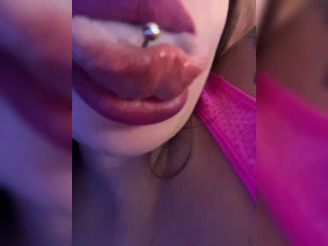 ELIZABETH-PLANET live cam on BongaCams