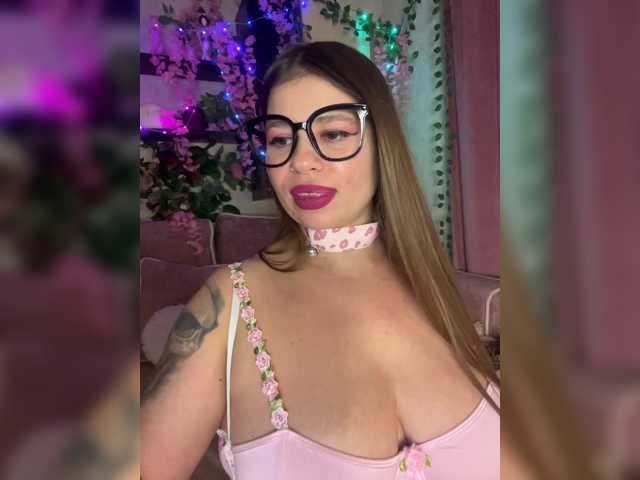ELIZABETH-PLANET live cam on BongaCams