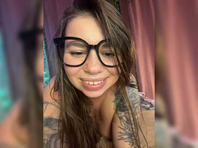 ELIZABETH-PLANET live cam on BongaCams
