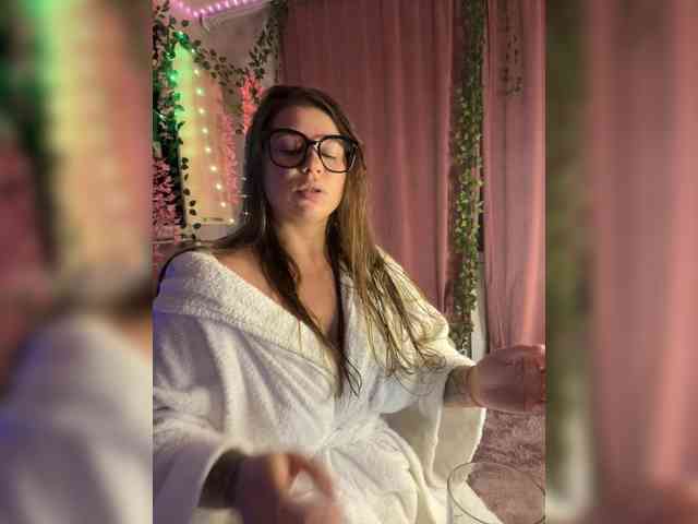 elizabeth-planet's live room