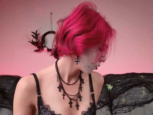 le modèle ShenRi est en webcam porno dans un show sur le site bongacams, il possède les tags suivants: White/Caucasian,Redhead,Shaved