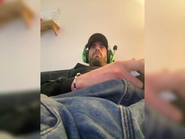 Kevmaster69 live cam