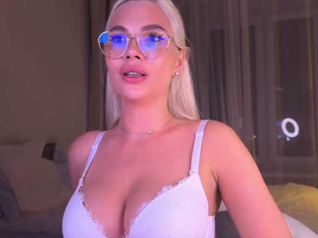 AlexaRayS live cam on BongaCams