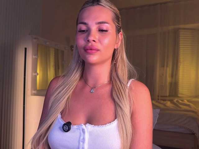 AlexaRayS live cam on UnifiedCams