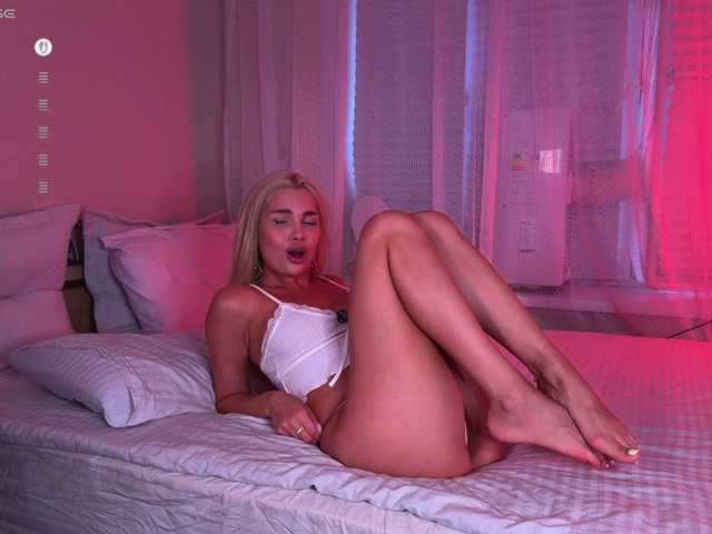 AlexaRayS live webcam show