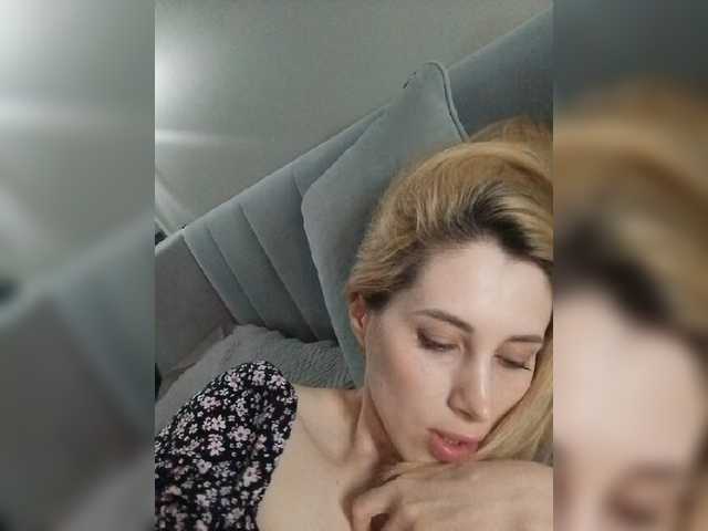 Maria111 Live Cam and Statistics on UnifiedCams