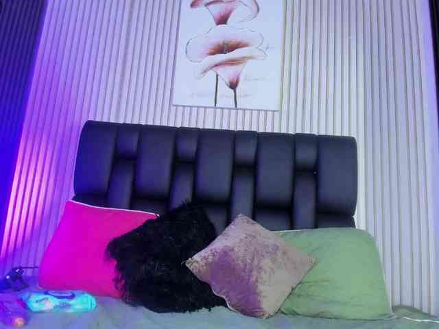 Alisha-Ebonyy webcam