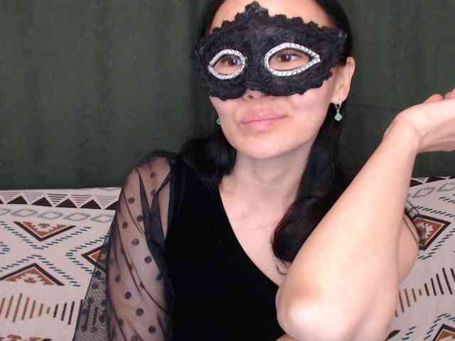 Model ini sedang live sekarang. Just---me