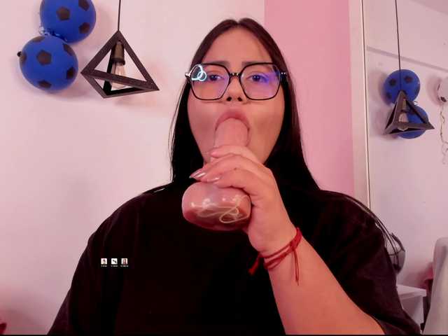 Briana-Goldd live cam on BongaCams