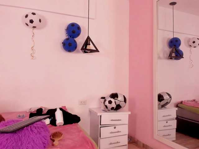 Briana-Goldd live cam on BongaCams