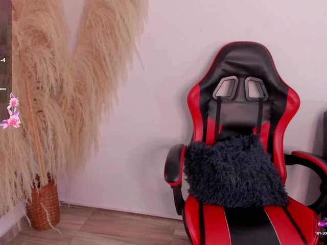 Briana-Goldd live cam
