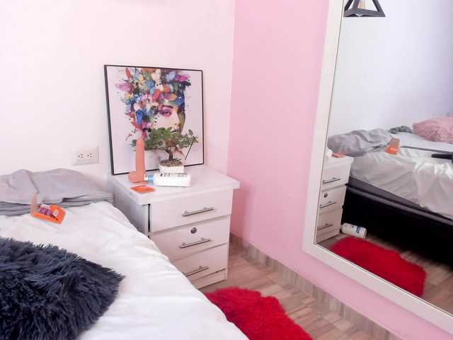 Briana-Goldd's BongaCams show and profile