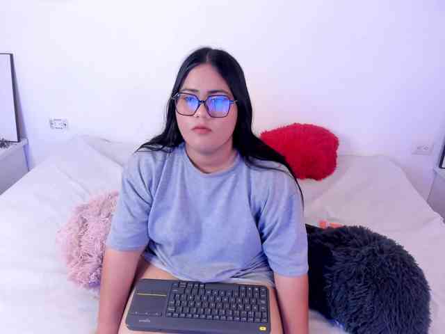 Briana-Goldd webcam
