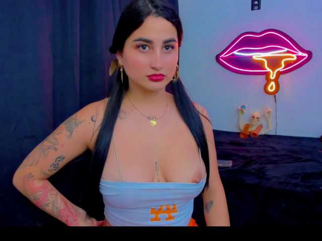 sunshine-uwu22 live cam on BongaCams