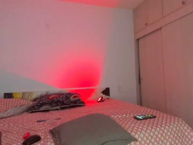 AdrianasTylmaldy live cam on BongaCams