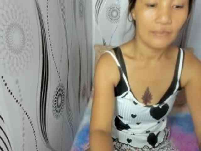 Sweettrouble42 webcam