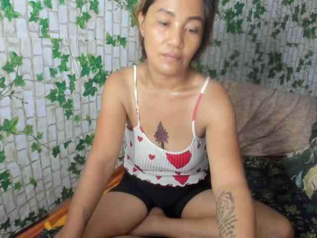 Sweettrouble42 webcam