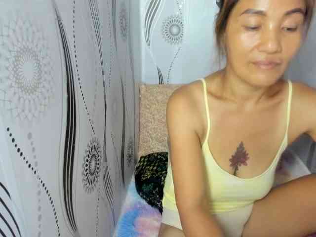 Sweettrouble42 webcam
