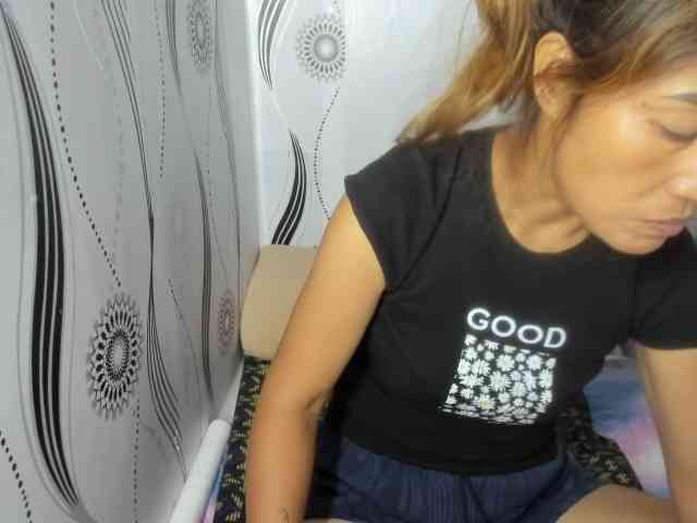 Sweettrouble42 webcam