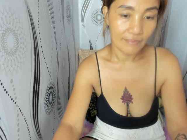 Sweettrouble42 webcam