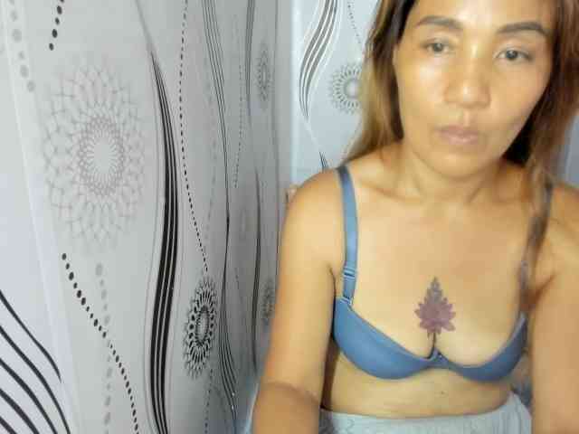 Sweettrouble42 webcam