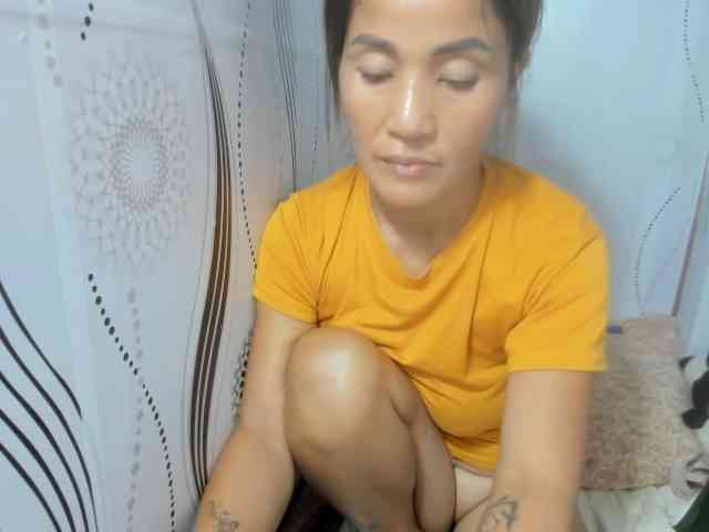 Sweettrouble42 webcam