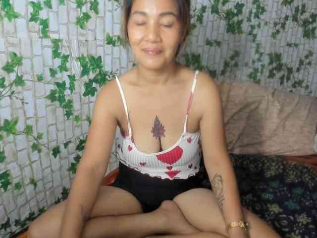 Sweettrouble42 webcam