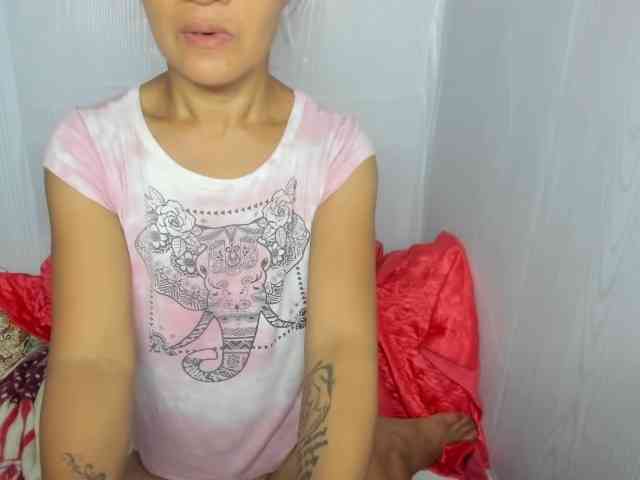 Sweettrouble42 webcam