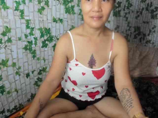 Sweettrouble42 webcam