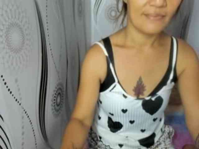 Sweettrouble42 webcam