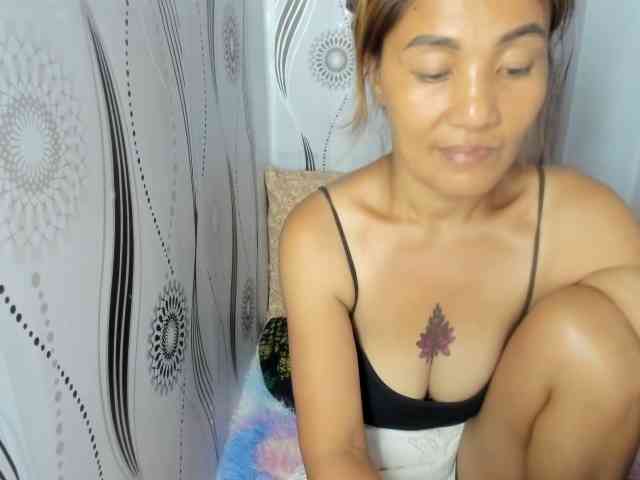Sweettrouble42 webcam