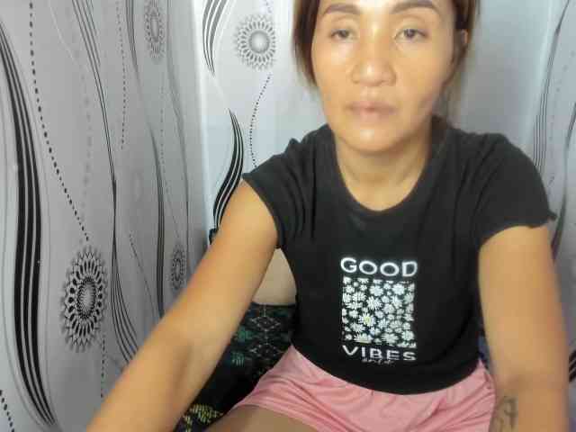 Sweettrouble42 webcam