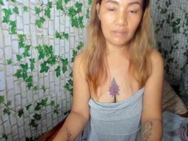Sweettrouble42 webcam