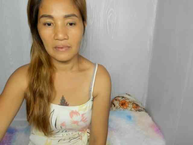 Sweettrouble42 webcam