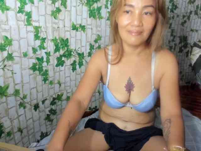 Sweettrouble42 webcam