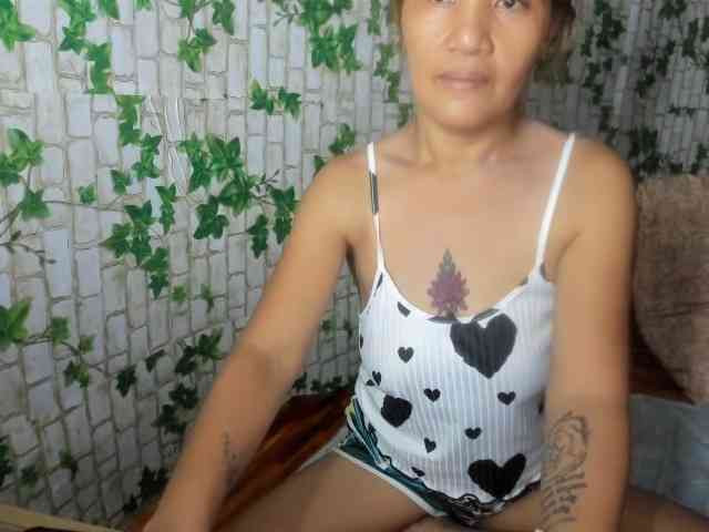 Sweettrouble42 webcam