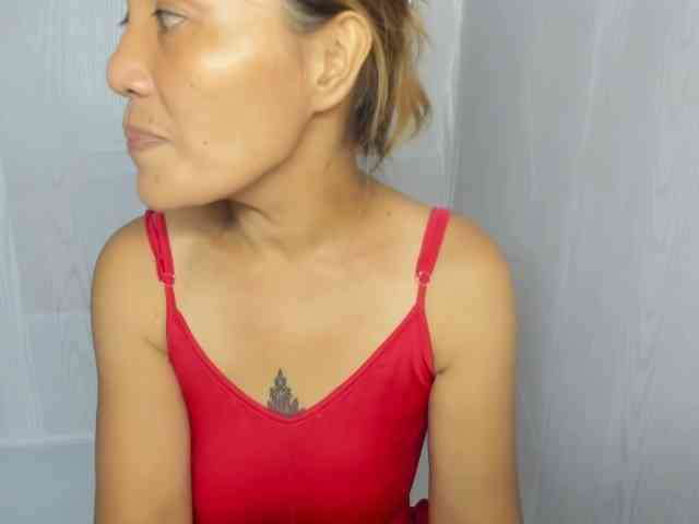 Sweettrouble42 webcam