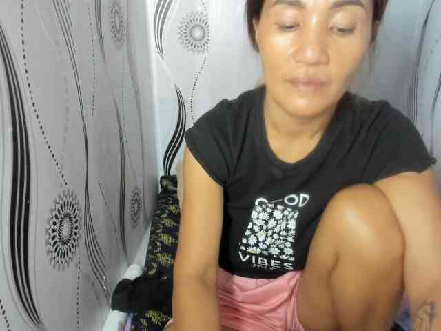 Sweettrouble42 webcam