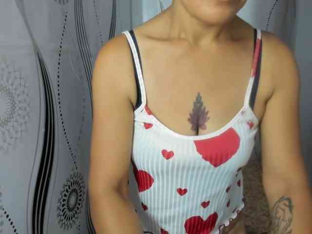 Sweettrouble42 webcam