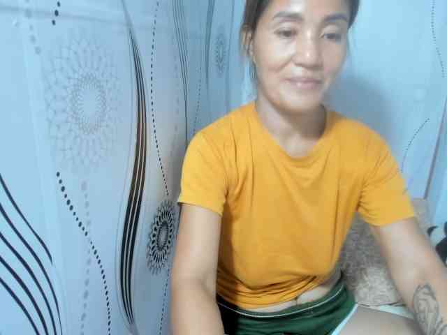 Sweettrouble42 webcam