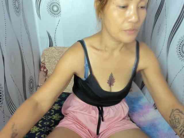 Sweettrouble42 webcam