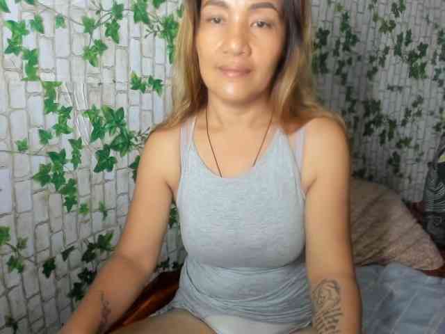 Sweettrouble42 webcam