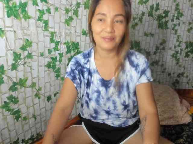 Sweettrouble42 webcam