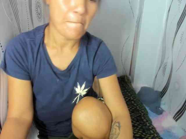 Sweettrouble42 webcam