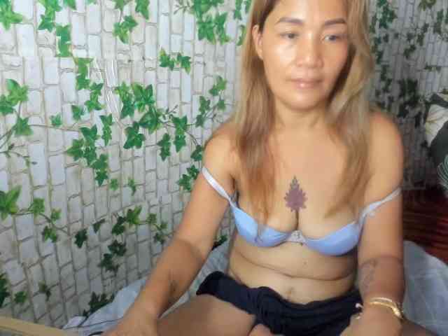 Sweettrouble42 webcam