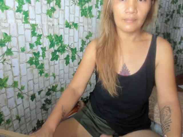 Sweettrouble42 webcam