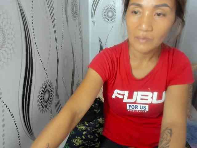 Sweettrouble42 webcam