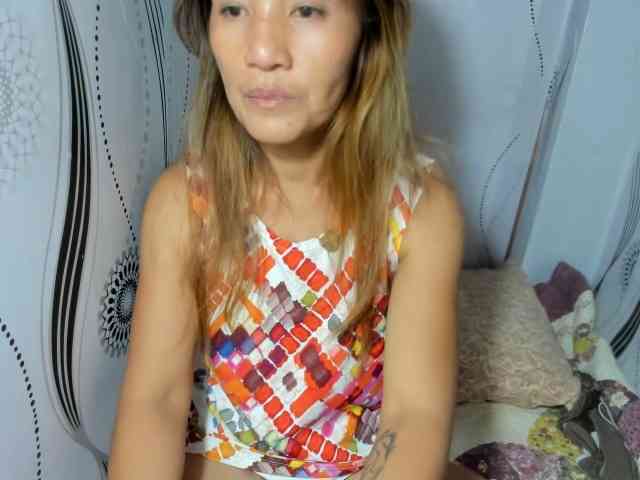 Sweettrouble42 webcam