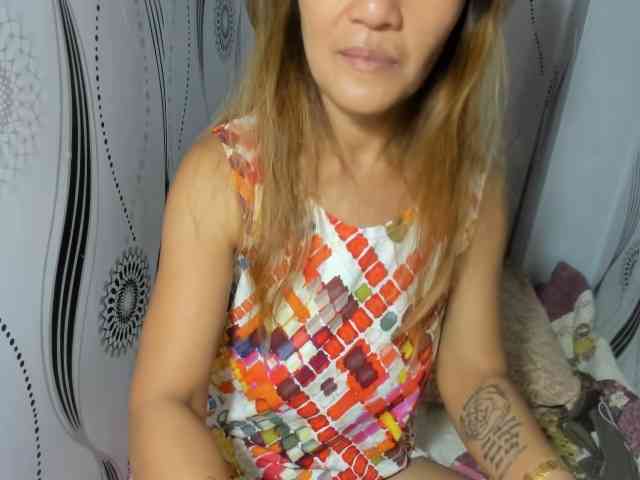 Sweettrouble42 webcam