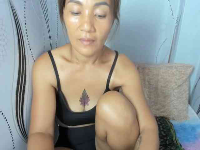 Sweettrouble42 webcam
